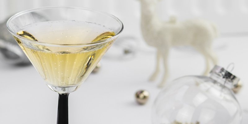Aperitivo en casa: guía de vermut, espumosos y blancos fáciles para acertar con invitados